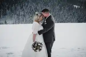 Schnee Hochzeitsshooting .jpg