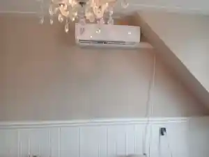 Airco in dakkapel leidingen onder de pan montage .jpg