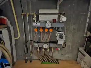 Vloerverwarming verdeler.jpg