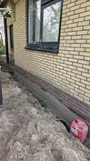 kelder s  afhakken ,afdichten, nieuwe, waterkering, af gestuct.jpg