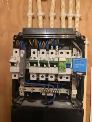 laadpalen_amsterdam_A._Taiwo_installatietechniek_7.jpg