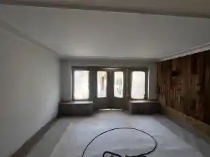 Spuiten complete woning. Wanden, plafonds, deuren, kozijnen..jpg