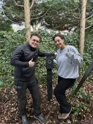Laadpaal installatie Channa Koerten en Nordin Besseling .jpg