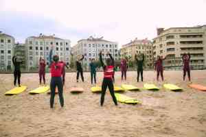 RETIROS YOGA Y SURF.jpg