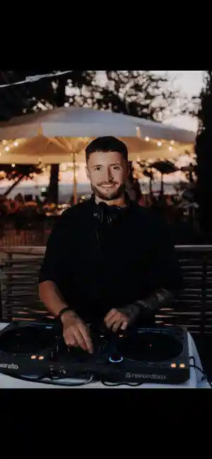 dj_vaihingen-an-der-enz_DJ_FISCH3R-_Euer_DJ_für_Geburtstage,_Feiern,_Hochzeiten_&_Events_2.jpg