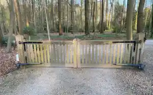 Elektrische Sierpoort aandrijving gemonteerd.jpg