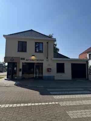 Kaleien van gevel te Brugge.jpg