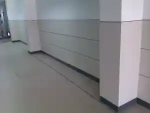 HOSPITAL DE MARTORELL, PANELIZACIÓN CON POLICARBONATO FRACCIONADO.jpg