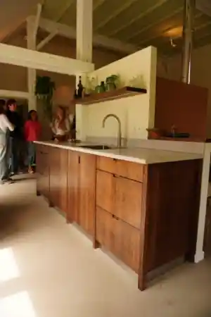 Keuken uit eiken en RVS.jpg