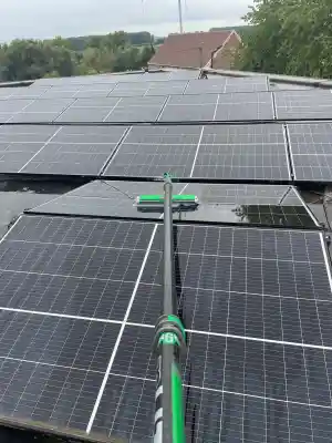 Reinigen zonnepanelen.jpg