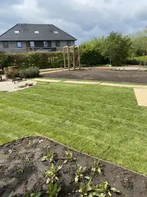 Aanleggen van gazon en beplanting.jpg