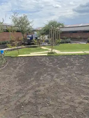 Aanleggen van gazon en beplanting.jpg