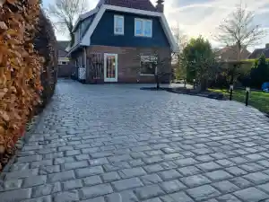 hekwerk_zwanenburg_Gernaat_Sierbestratingen_3.jpg