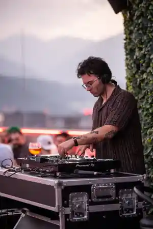 dj_celle_Giannis_Nicou_-_Hochzeits_DJ_&_Event_DJ_3.jpg