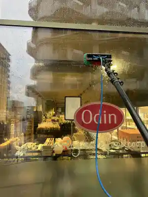 schoonmaakbedrijf_amsterdam_Hayk_Glasbewassing_&_Reiniging_4.jpg