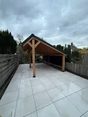 Tuin met kapschuur gerealiseerd.jpg