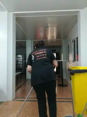 LIMPIEZAS GENERALES EN CENTROS DE NEGOCIOS.jpg