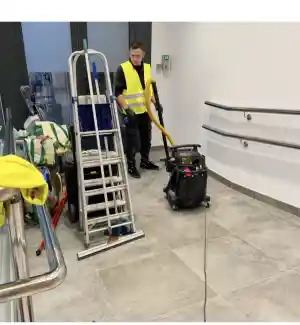 Limpieza de renovación de fin de obra la Seguridad Social en San Mamés.jpg