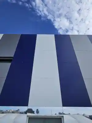 Limpieza de fachada y cristales en centro polivalente.jpg