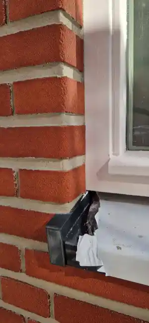 Kopgevel voorzien van buitengevelisolatie met steenstrips.jpg