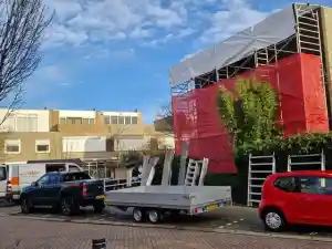 schoonmaken gevels kunststof, mos, bestrating , vochtdoorslag .jpg