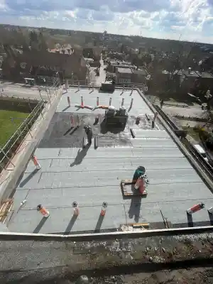 Dachsanierung in Lübeck auf ein großes Mehrfamiienhaus.jpg