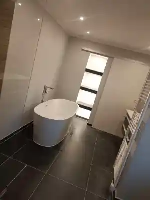 Badsanierung mit einer freistehende Badewanne.jpg