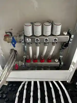 Fußbodenheizung Neu inkl. Stellwerk.jpg