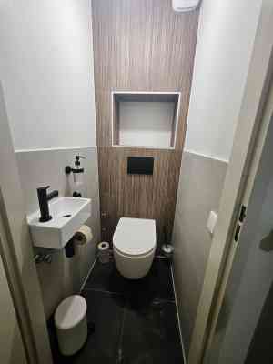 Van basic naar boutique: een stijlvolle badkamer met hotelallure.jpg