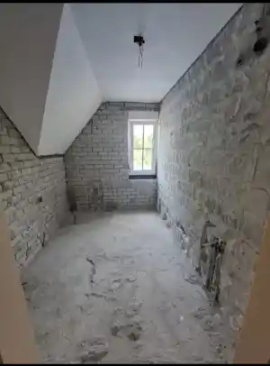 Luxe marmeren badkamer met gouden hoteluitstraling .jpg