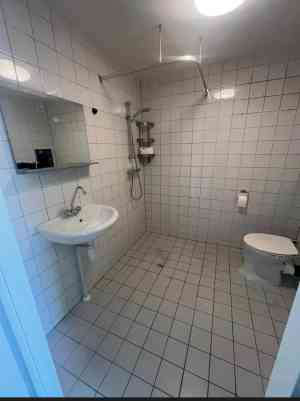 Complete Badkamerrenovatie – Van Verouderd naar Luxe & Modern     .jpg