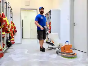 hausmeisterservice_ammerbuch_Threes_Dienstleistungen_Gebäudereinigung_2.jpg