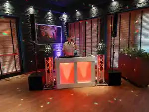dj_nijmegen_Partyfriend_DJ_Show_2.jpg