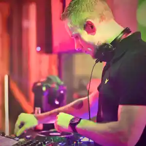 Soundvision Events, Bruiloft DJ, Bedrijfsfeest DJ, Allround DJ Shows.jpg