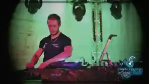 Bruiloft DJ bij groot huwelijksfeest (de Loods Groningen).jpg
