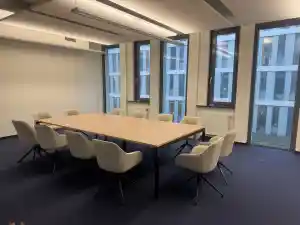 Büro Möblierung  .jpg