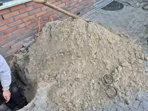 gevel breuk hersteld en gelijk een ontstopping stuk geplaats .jpg