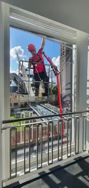 glaszetter_ter-heijde_M._van_der_Lee_Schilders_en_Onderhoudsbedrijf_6.jpg