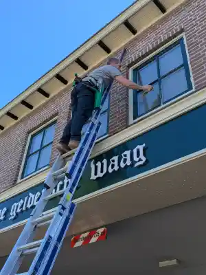 Glasbewassing Gelderse Waag in Veenendaal .jpg