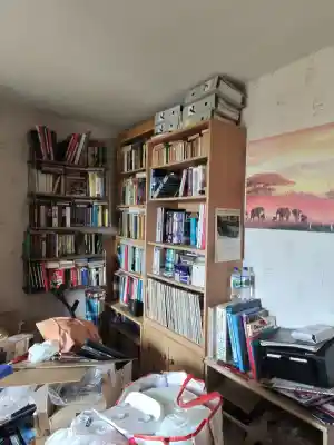 Stark möbelierte Wohnung im 5. Obergeschoss.jpg