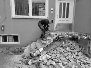 Abbruch Beton Außentrppe.jpg