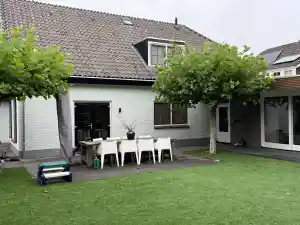Buitenschilderwerk en houtreparatie woning.jpg