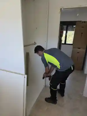 Montaje y ajuste de armario tras mudanza de vivienda.jpg