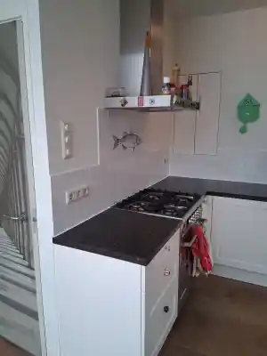 Achterwand keuken betegeld in Hartje Amsterdam.jpg