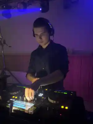 dj_s-heer-hendrikskinderen_DJ_Leandero_3.jpg