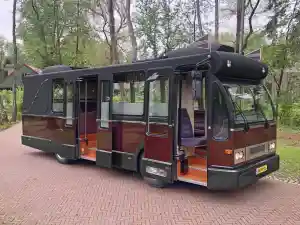 Persoonlijk afscheid in stijl: een laatste reis per uitvaartbus.jpg