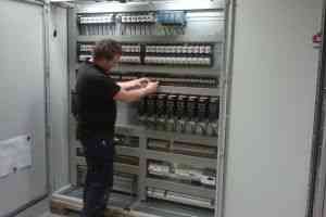 klusjesman_waalwijk_Elektrotechnisch_Inst_Bur_Heuvel_BV_H_vd_7.jpg