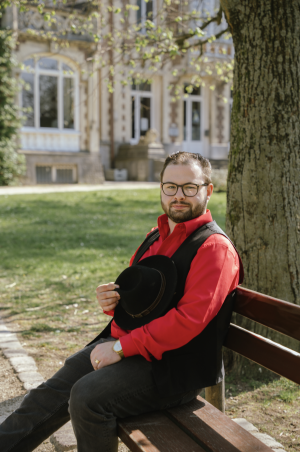 Artist Gill Baley.jpg