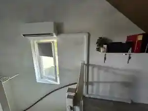 Single split installatie met antraciet omkasting .jpg
