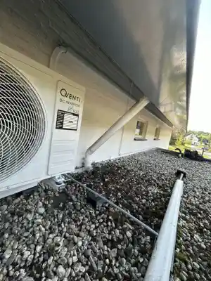 Multi 2 split installatie met dakdoorvoer bitumen.jpg